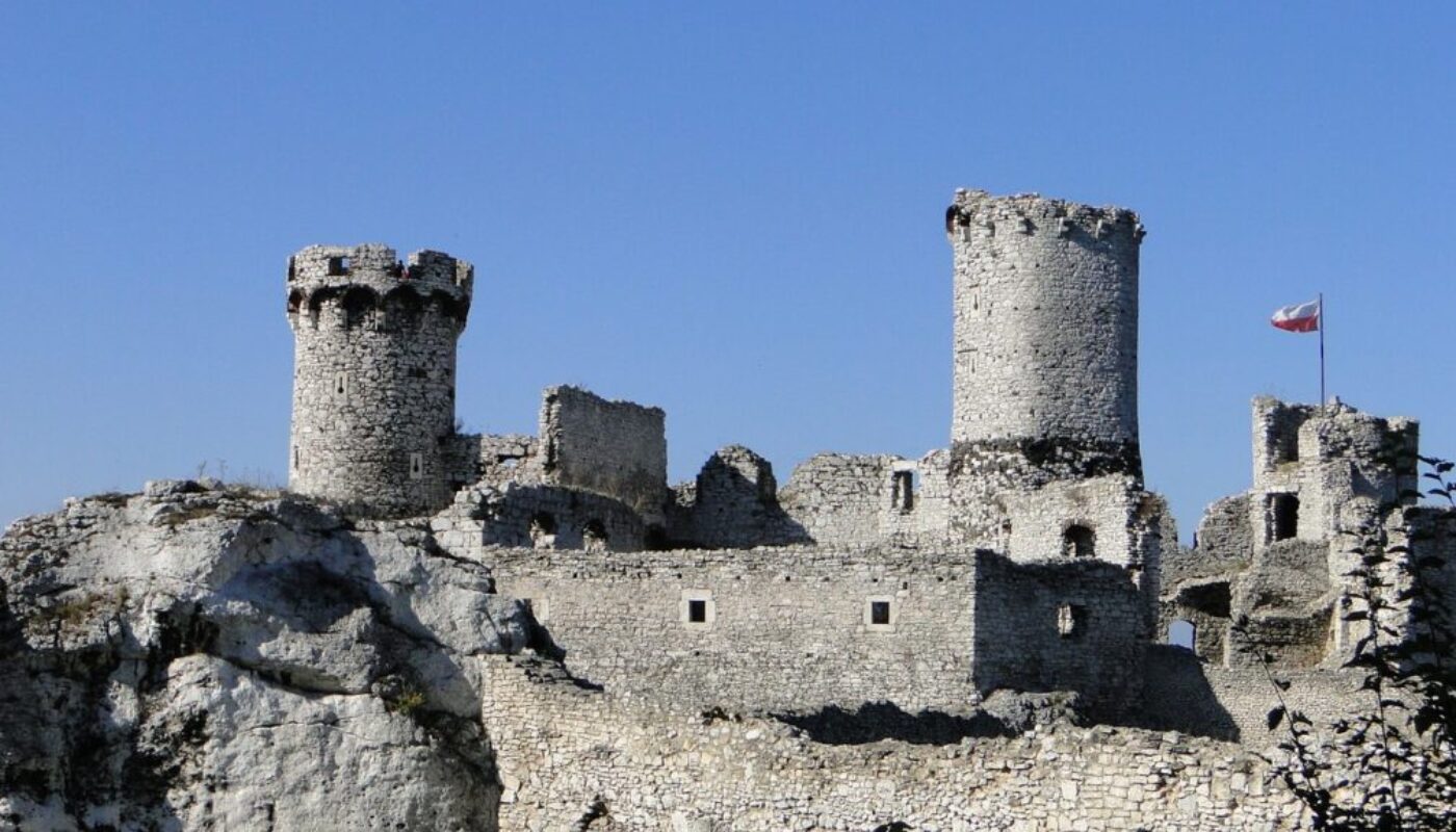 castle fencing rocks view 382834