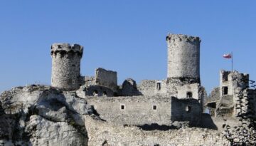 castle fencing rocks view 382834