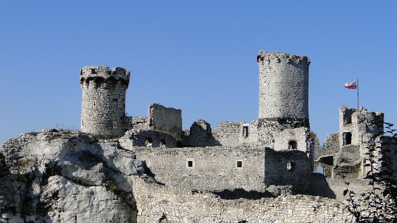 castle fencing rocks view 382834